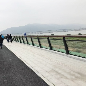 河提道路防護護欄